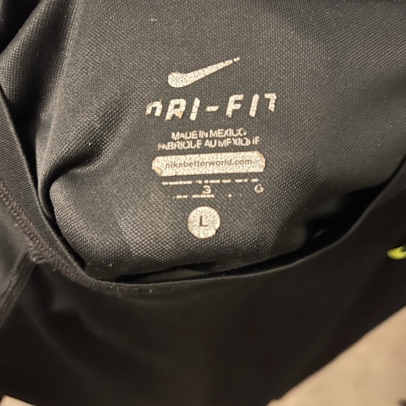 Large Nike Dry-fit shirt - Picture 5 of 6